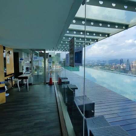 Starsbed Klcc Skyview Roof Pool Hostel Kuala Lumpur Luaran gambar