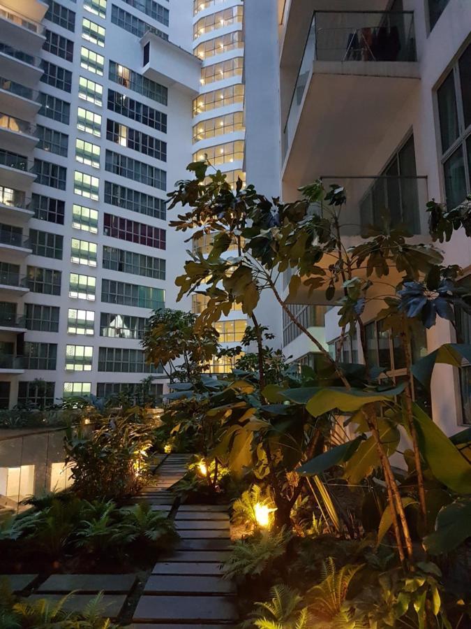 Starsbed Klcc Skyview Roof Pool Hostel Kuala Lumpur Luaran gambar