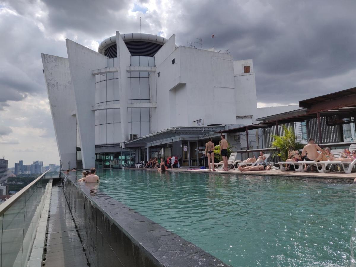 Starsbed Klcc Skyview Roof Pool Hostel Kuala Lumpur Luaran gambar