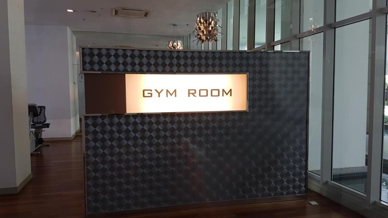 Starsbed Klcc Skyview Roof Pool Hostel Kuala Lumpur Luaran gambar