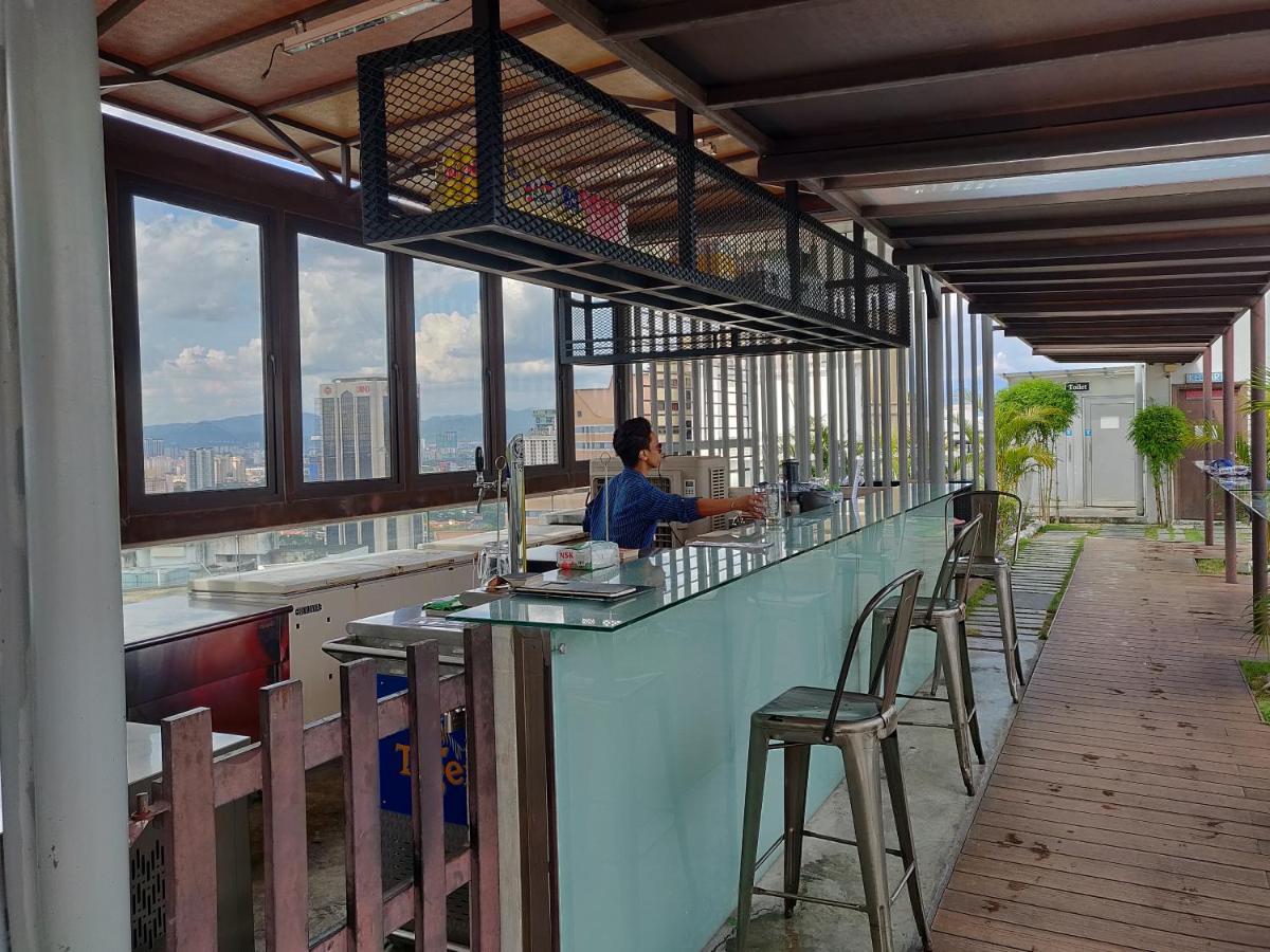 Starsbed Klcc Skyview Roof Pool Hostel Kuala Lumpur Luaran gambar