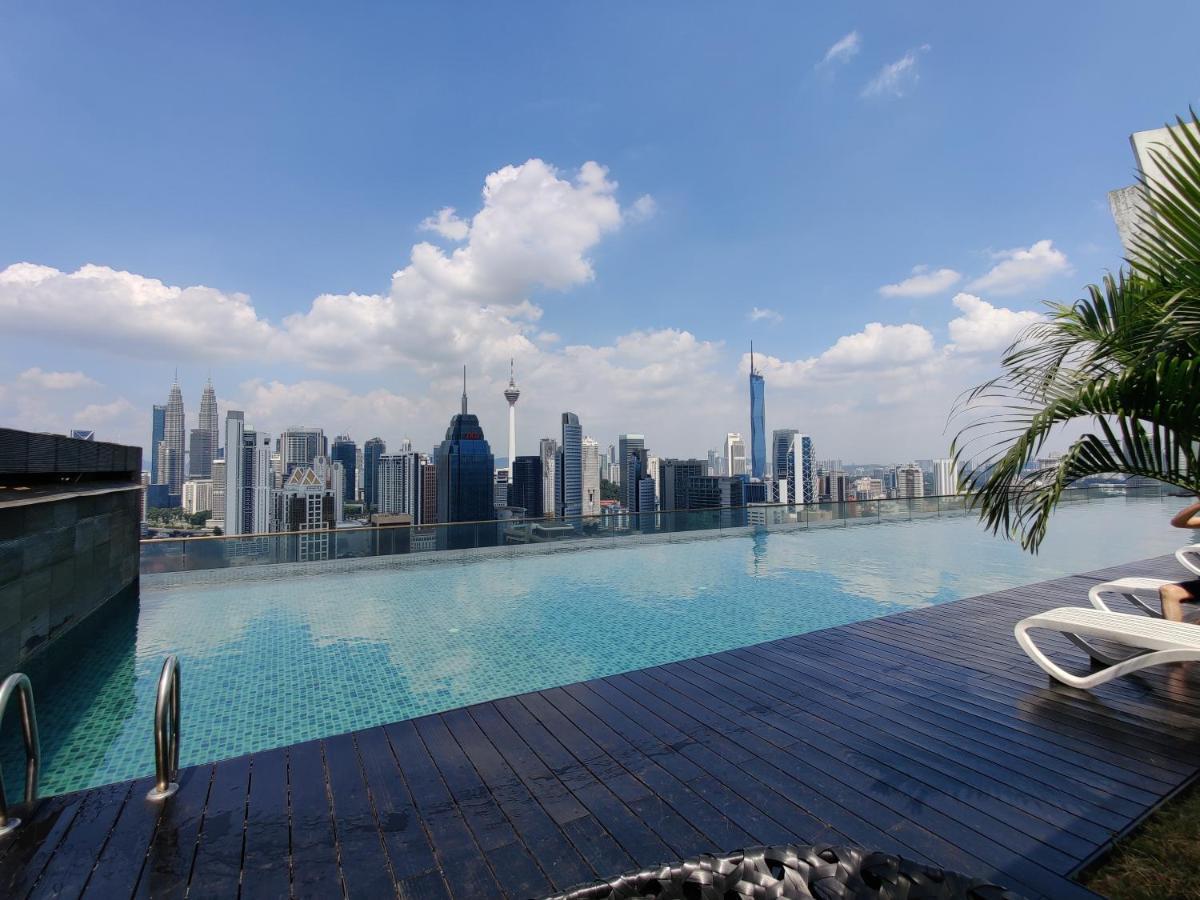 Starsbed Klcc Skyview Roof Pool Hostel Kuala Lumpur Luaran gambar