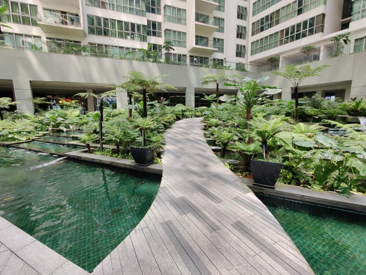 Starsbed Klcc Skyview Roof Pool Hostel Kuala Lumpur Luaran gambar
