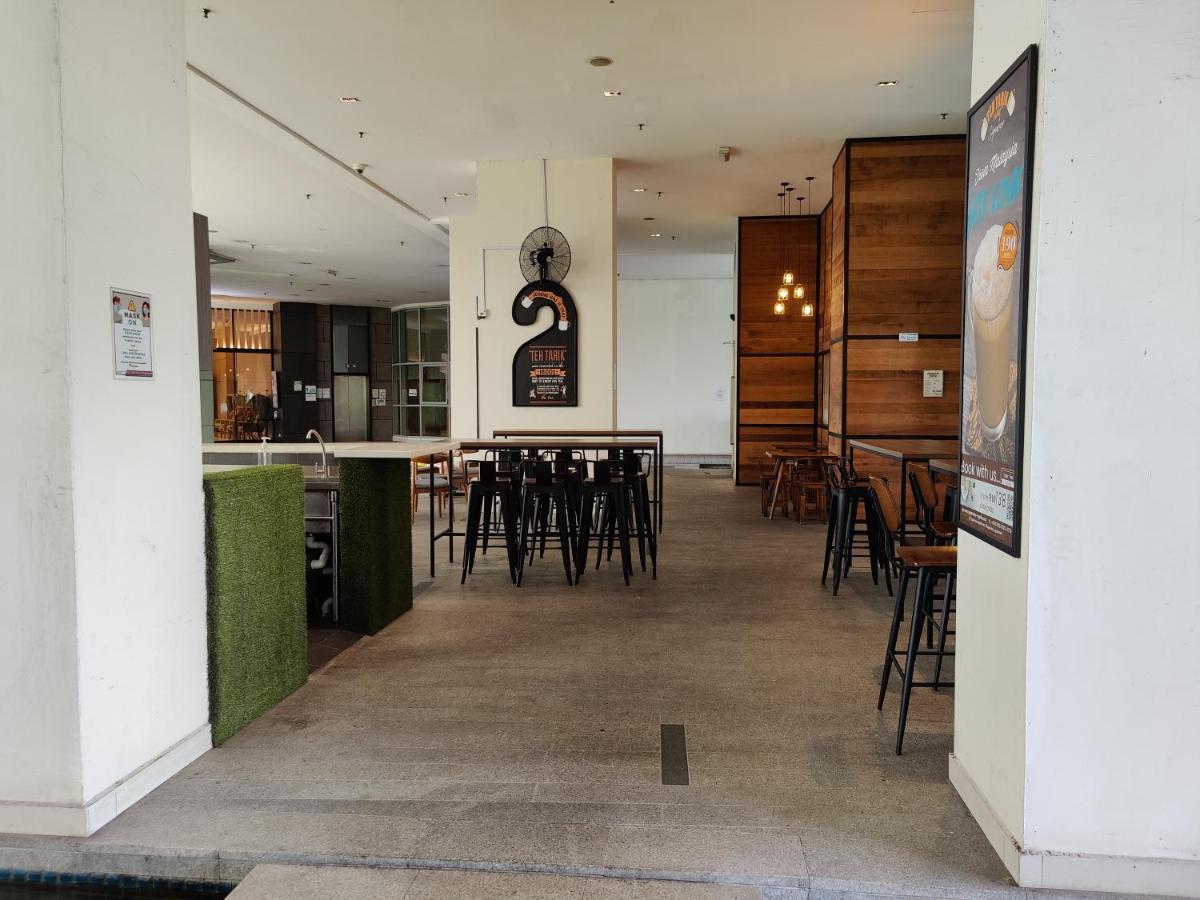 Starsbed Klcc Skyview Roof Pool Hostel Kuala Lumpur Luaran gambar