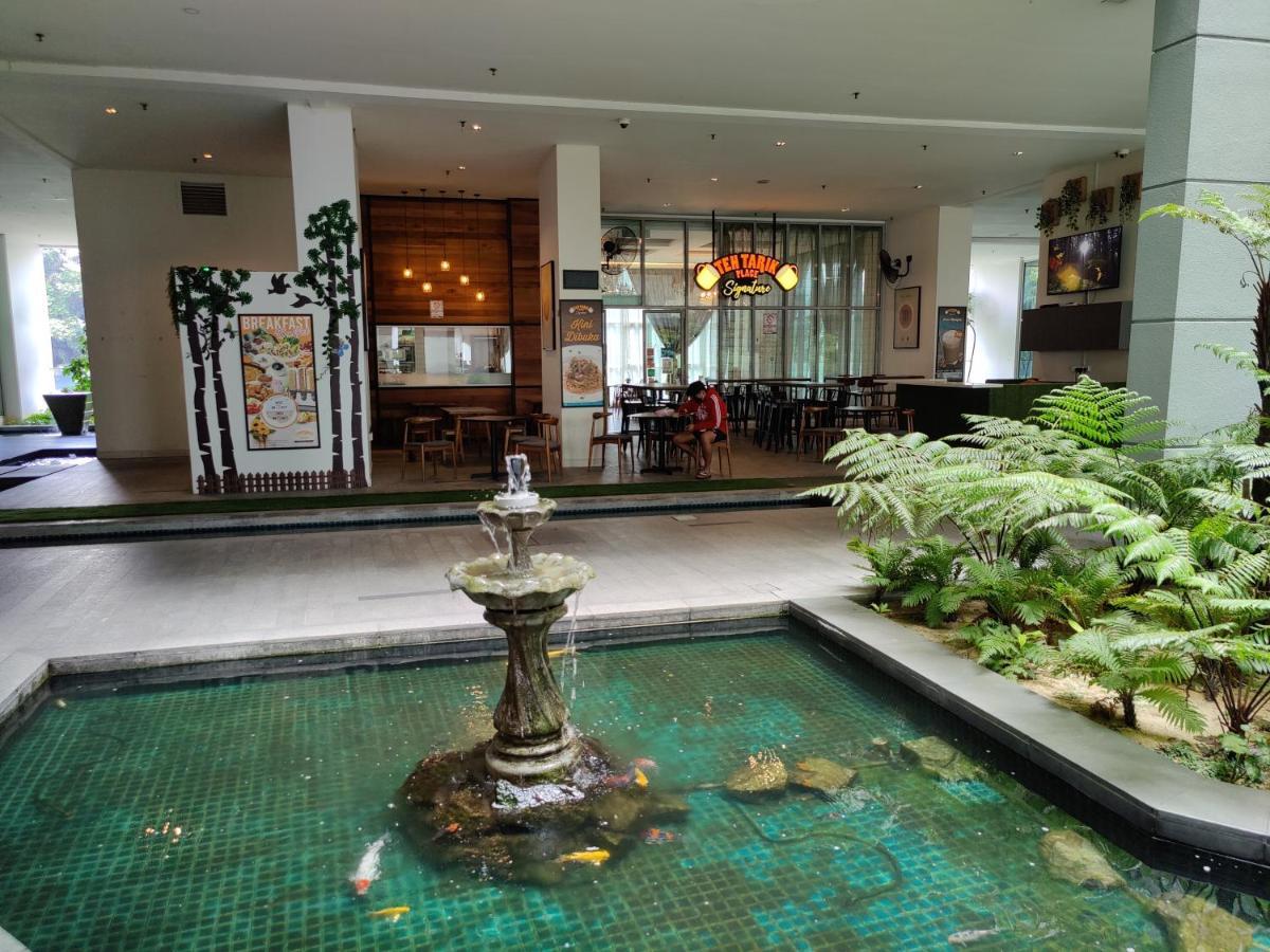 Starsbed Klcc Skyview Roof Pool Hostel Kuala Lumpur Luaran gambar