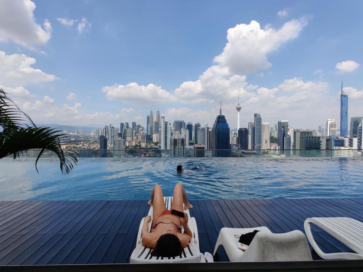 Starsbed Klcc Skyview Roof Pool Hostel Kuala Lumpur Luaran gambar